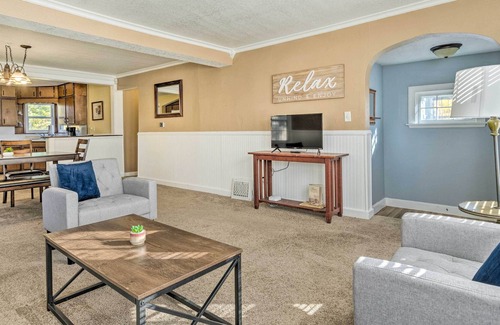 Saint Marys  Allen County Cottage | Charming Fort Wayne Escape w/ Deck & Fire Pit