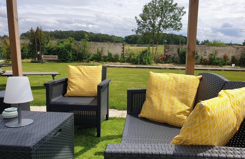 Belhomert-Guehouville Cottage | Welcoming Gite Belhomert-Guéhouville for Your Family Retreat