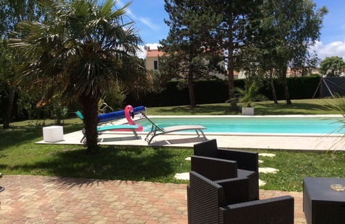 Bourcefranc-le-Chapus House | Cozy Holiday Home with Ocean View in Bourcefranc le Chapus