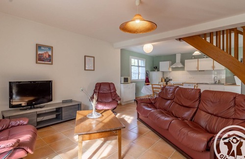 Coutures Cottage | Cozy Gite Brissac-Loire-Aubance with Spa & Breakfast