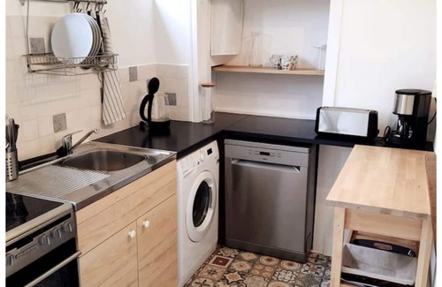 Bruges-Capbis-Mifaget House | Relaxing Pyrenees Gîte with Hot Tub and Lake Views