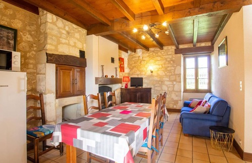 Cenac-et-Saint-Julien Cottage | Pet-Friendly Gite in Cénac-et-Saint-Julien with Spa