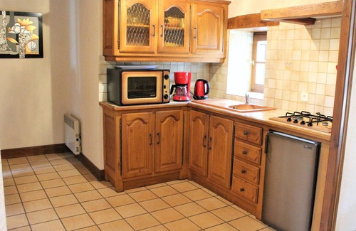 Cenac-et-Saint-Julien Cottage | Pet-Friendly Gite in Cénac-et-Saint-Julien with Spa