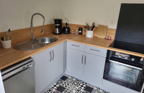 Mezieres sous Lavardin Cottage | Pet-Friendly Gite Mézières-sous-Lavardin with Spa Amenities