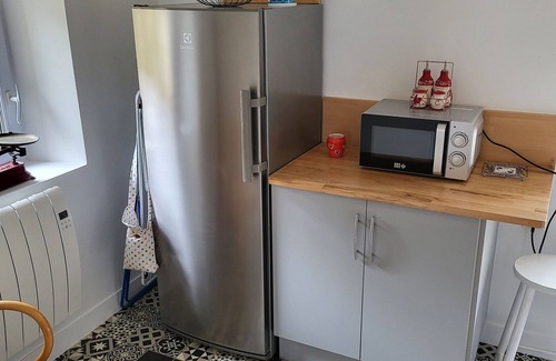 Mezieres sous Lavardin Cottage | Pet-Friendly Gite Mézières-sous-Lavardin with Spa Amenities