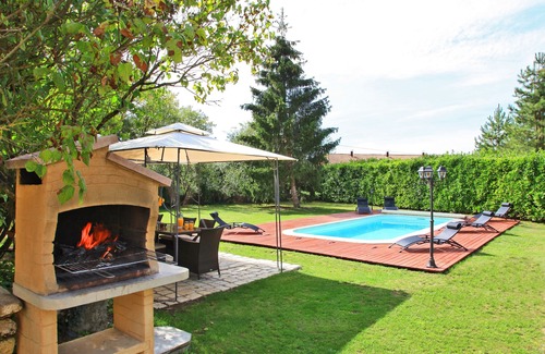 Marcillac-Saint-Quentin House | Idyllic Perigord Noir Retreat with Pool & Spa Amenities