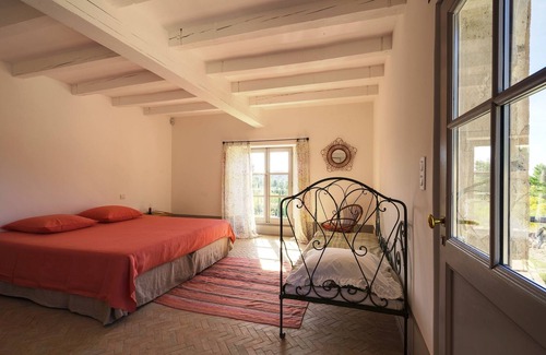 Maussane-les-Alpilles Ski Chalet | Inviting Houses 1468: Family-Friendly with Breakfast Included