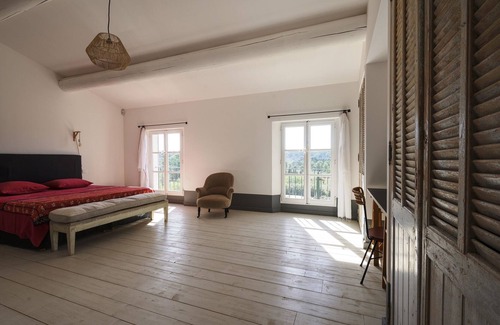 Maussane-les-Alpilles Ski Chalet | Inviting Houses 1468: Family-Friendly with Breakfast Included