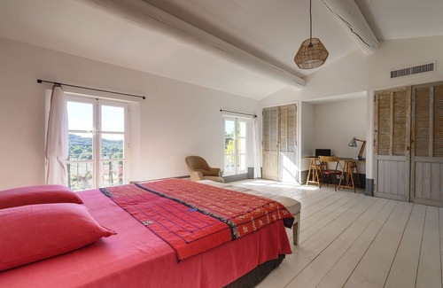 Maussane-les-Alpilles Ski Chalet | Inviting Houses 1468: Family-Friendly with Breakfast Included