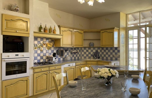 Pierrefitte-sur-Loire Cottage | Comfortable Gite Pierrefitte-sur-Loire with Spa & Breakfast