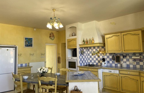 Pierrefitte-sur-Loire Cottage | Comfortable Gite Pierrefitte-sur-Loire with Spa & Breakfast