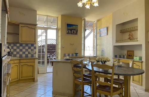 Pierrefitte-sur-Loire Cottage | Comfortable Gite Pierrefitte-sur-Loire with Spa & Breakfast