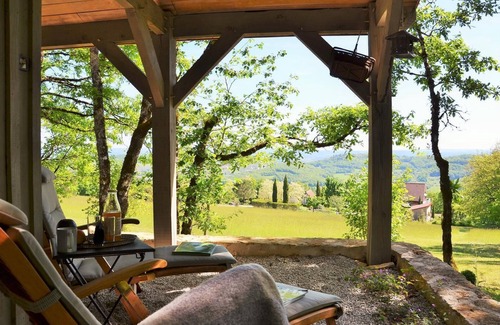 Saint-Denis-les-Martel Cottage | Cozy Cottage for Two in Dordogne with Heated Pool