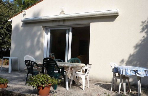 Domino House | Family-Friendly Villa Saint-Georges-d'Oléron with Spa