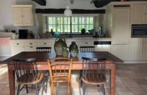 Saint-Leon-sur-l'Isle Villa | Idyllic Retreat in Périgord with Pool & Pet-Friendly Access
