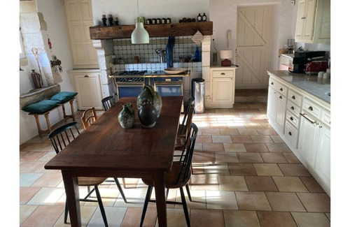 Saint-Leon-sur-l'Isle Villa | Idyllic Retreat in Périgord with Pool & Pet-Friendly Access