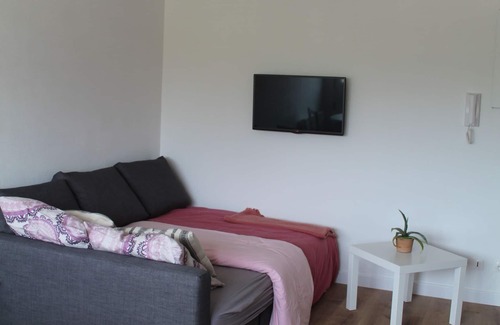 Saint-Medard-en-Jalles Apartment | Charming newly renovated studio close to all amenities