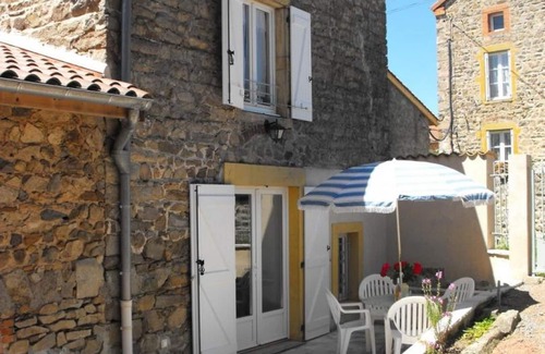 Saint-Paul-de-Vezelin Cottage | Cozy Gite Saint-Paul-de-Vézelin with Spa & Family Amenities