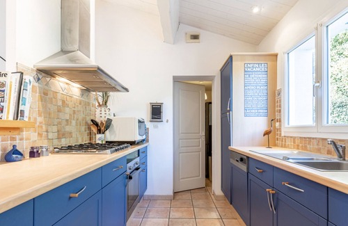Saint-Trojan-les-Bains Villa | Bright Villa for 12 with Pool and Ocean View, Rated 10/10