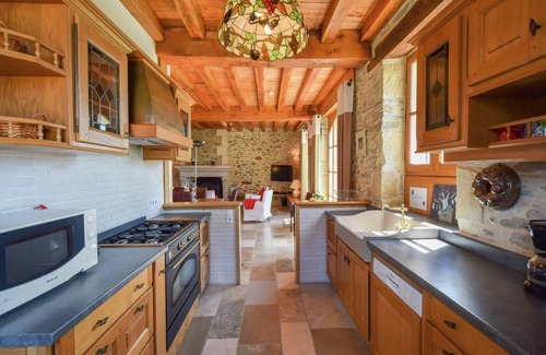 Saint-Medard-d'Excideuil Villa | Inviting Villa with Pool, Guest Rated 9.8/10