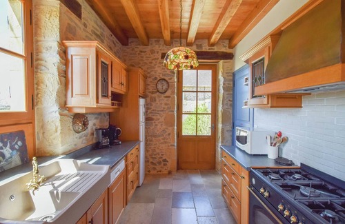 Saint-Medard-d'Excideuil Villa | Inviting Villa with Pool, Guest Rated 9.8/10