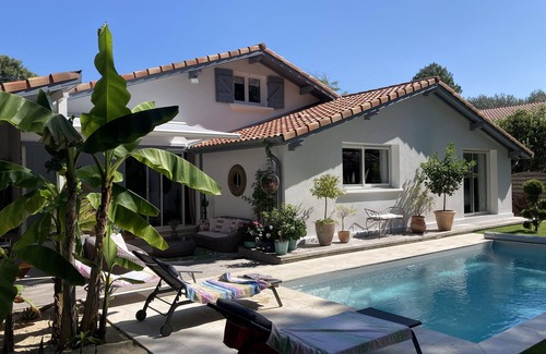 Vieux-Boucau-les-Bains Villa | Irresistible Villa with Heated Pool & Spa - 10/10 Rating