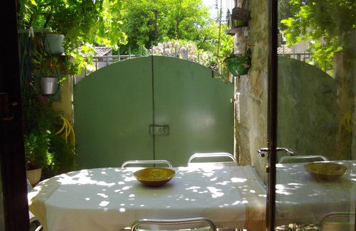 Villeneuve-les-Avignon House | Historic House with Pool in Villeneuve lès Avignon