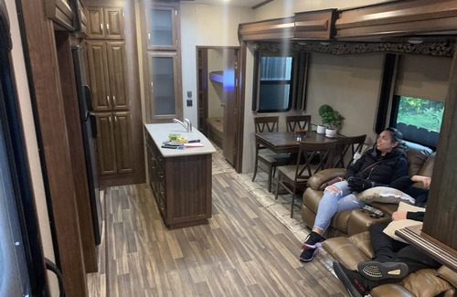 Stockton House | Conveniently Located RV Near Country Clubs & Universities