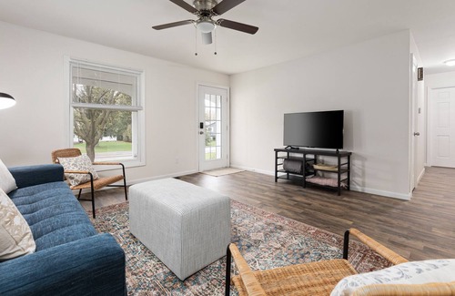 Traverse City House | 🎗Charming Fully Renovated 3BDR Ranch Style Home in TC ➠ 3019!
