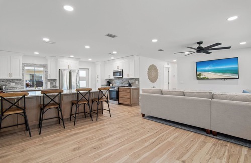 Vero Beach House | Charming, Fully Renovated 3bd/2bth house in awesome Vero Beach. Dogs welcome!
