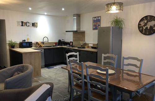 Le Gua Cottage | Inviting Apartment for 6 with Pool in Serene Location