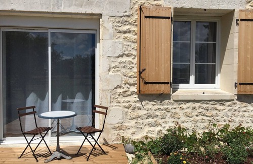 Le Gua Cottage | Inviting Apartment for 6 with Pool in Serene Location