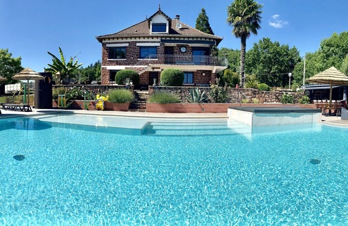 Meyssac House | Spacious Gîte Perfect for Families and Pet Lovers
