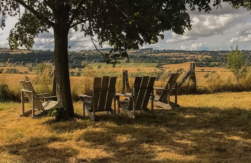 Genouillac House | Charming gîte with view near swimming lake
