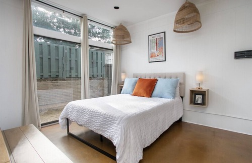 Tyler House | Cozy Garden Oasis Studio with Kitchen & Kid-Friendly Perks