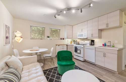 Lower Pacific Heights Apartment | Pet-Friendly Garden Retreat in Scenic Pacific Heights