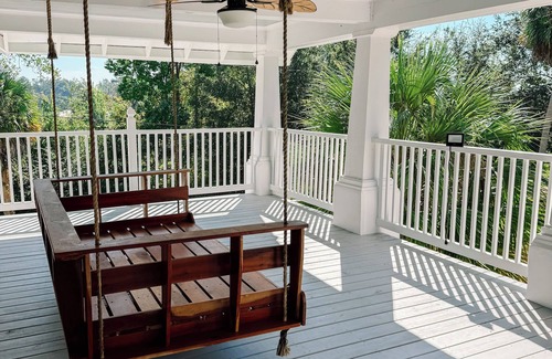 Blountstown House | Charming gated stately home on 5 acres