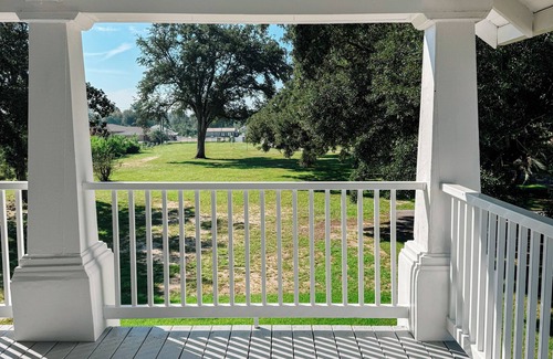Blountstown House | Charming gated stately home on 5 acres