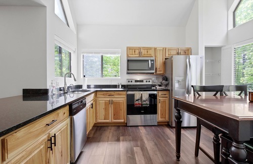Jefferson Township House | Cozy 4BR Ocean View Retreat with Hot Tub & Pool