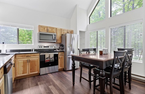 Jefferson Township House | Cozy 4BR Ocean View Retreat with Hot Tub & Pool