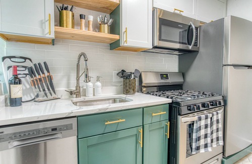 Dilworth House | Charming Getaway, Minutes to Everything!