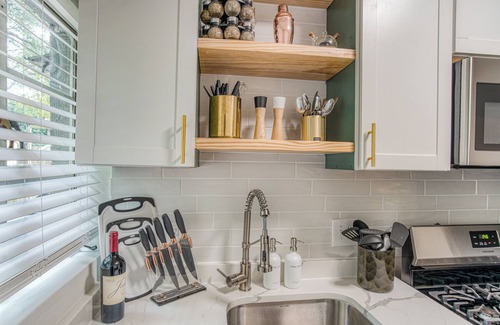 Dilworth House | Charming Getaway, Minutes to Everything!
