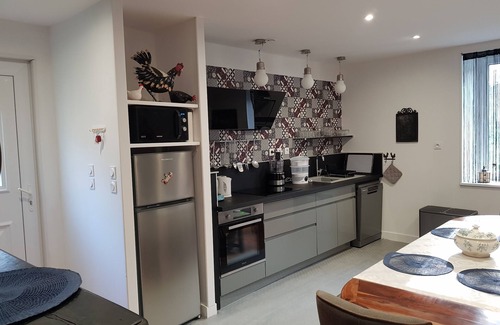 Pezens House | Cozy Gite au Moulin: Pool, Breakfast & Child-Friendly Fun
