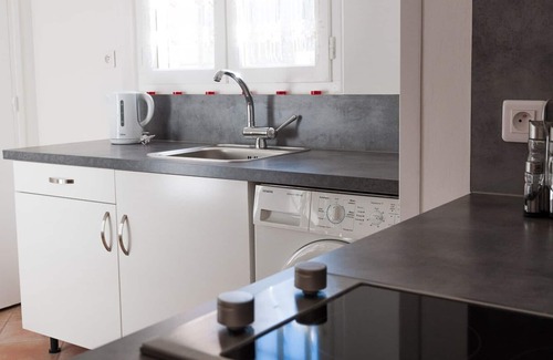 Villes-sur-Auzon Cottage | Inviting Gîte with Pool at the Base of Mont Ventoux