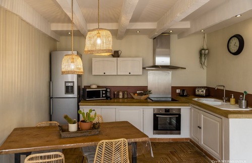 Gallician Cottage | Idyllic Cottage in the Camargue with Private Jacuzzi & Pool