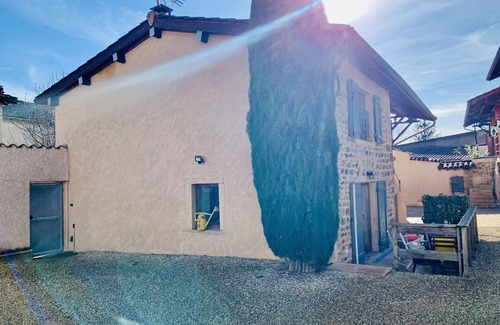Lancie House | Exceptional Gîte with Kitchen in Beaujolais - Rated 10/10