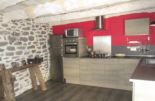 Auzers Villa | Beautiful Gite with Pool, Sauna & Spa near Salers Puy Mary