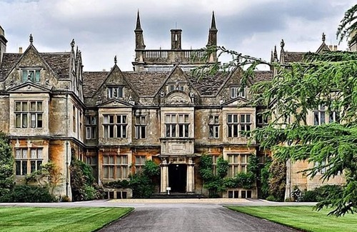 Corsham Apartment | Inviting Grade 2 Period Apartment with Spa & Breakfast