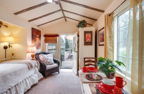 Cedar Ridge Apartment | ```html
Pet-Friendly Tiny Home with Deck and Hot Tub Access
```