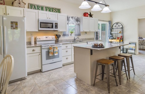 Laurie Cottage | Delightful Gravois Mills Retreat with Private Backyard Oasis!